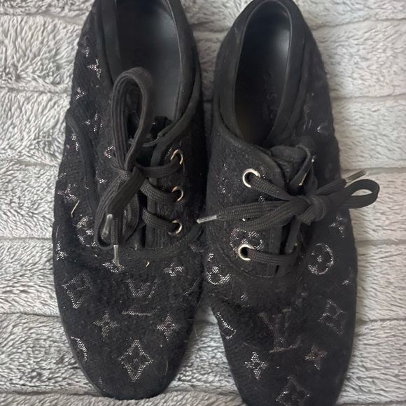 Louis Vuitton size 38 sneakers - Picture 4 of 6
